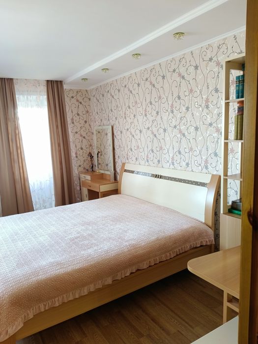 Продам двухэтажную 5 комн. квар. 1 - 80- 6 этаж