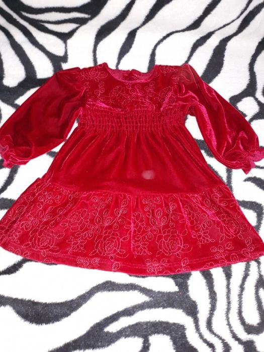 Rochie catifea   de copii  .