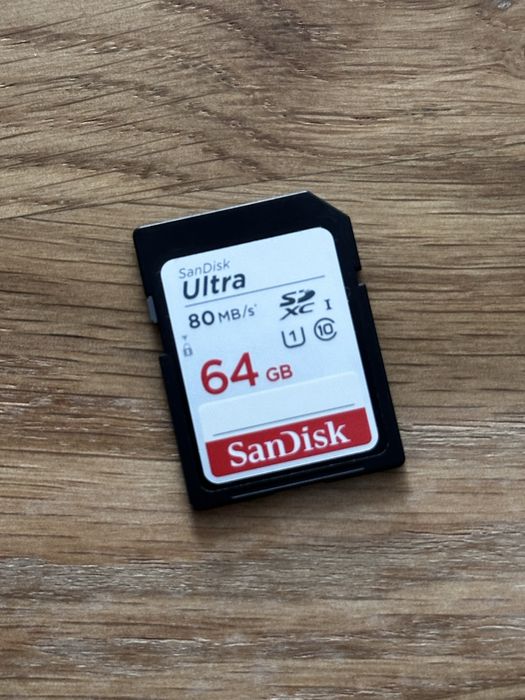 Vand kit DSLR Nikon D5300 + 2 obiective