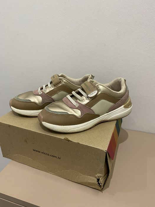 Кроссовки для девочки