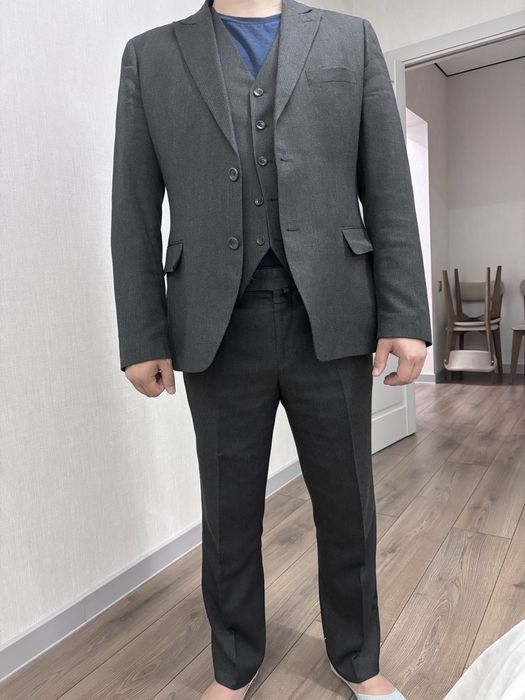 Продам классический костюм