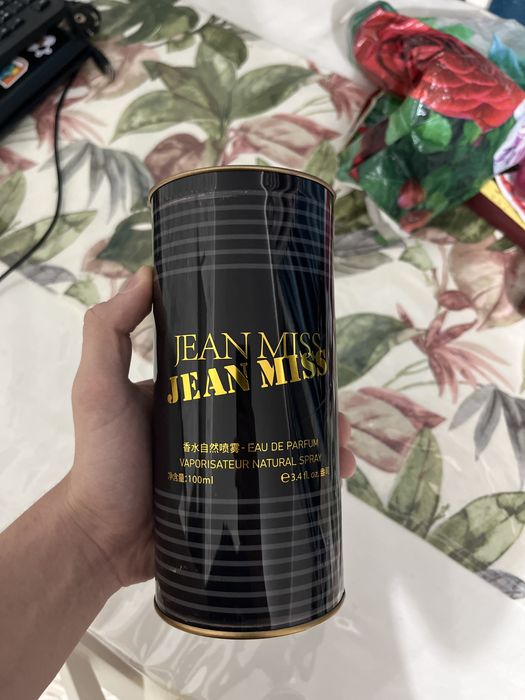 продаеться парфюмы