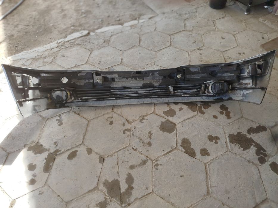 Бампер на Мерседес 210