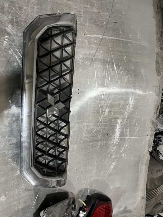 Решетка монтеро спорт оригинал б/у