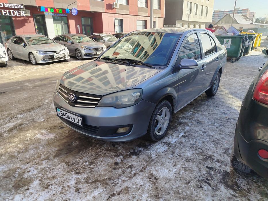 Автомобиль FAW V5