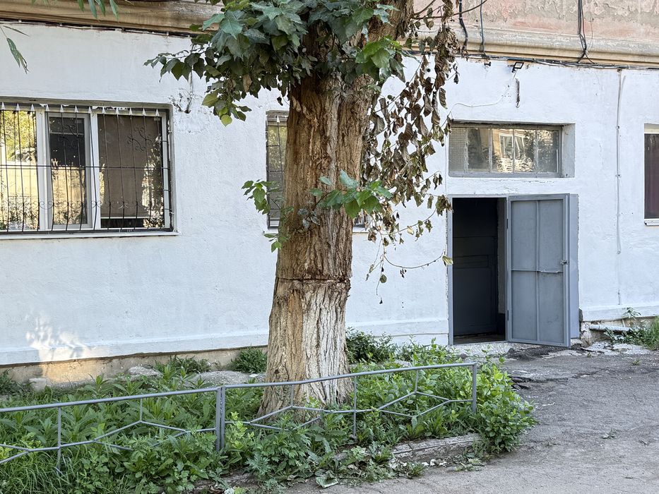 Продам двухкомнатную квартиру .