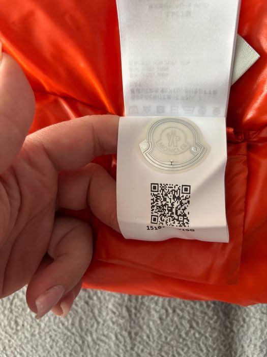 Fular Moncler, nepurtat, nou