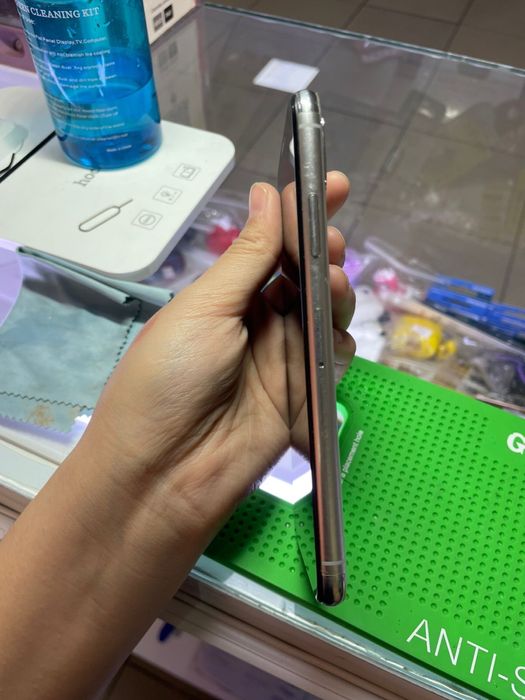 iPhone X 64GB в отличном состоянии