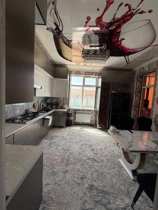 Karmana tumani malik katejlaridan 6 sotixli uy sotiladi