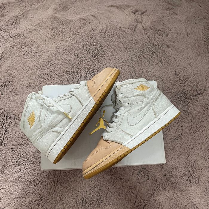 WMNS Jordan 1 Retro Hi