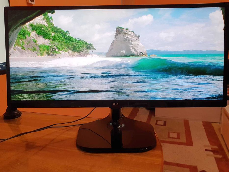 Monitor LED IPS LG 25" – model 25UM58-P – stare foarte bună