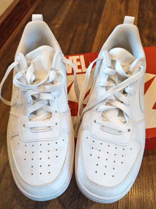 Nike бели маратонки  38