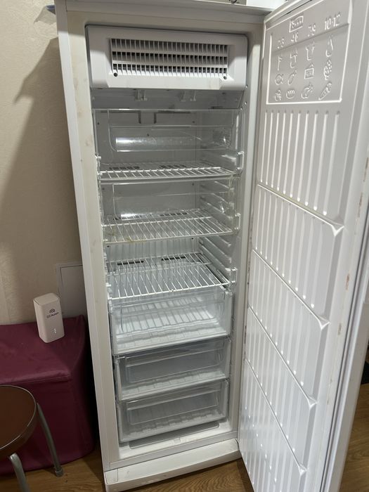 Продам морозильник indesit