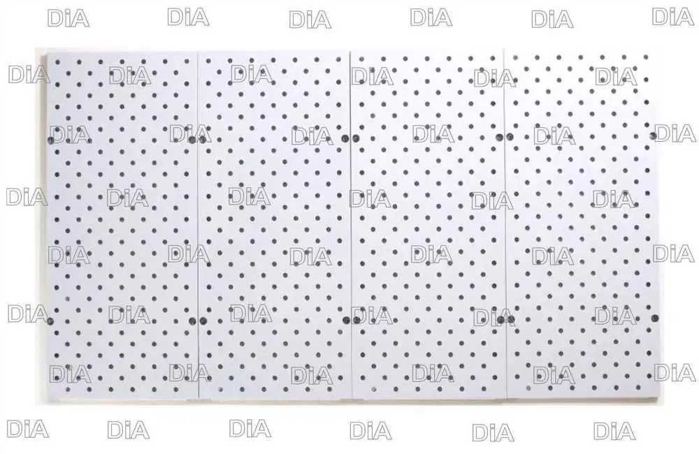 Перфопанель, do'konda ilgaklar uchun teshilgan panel