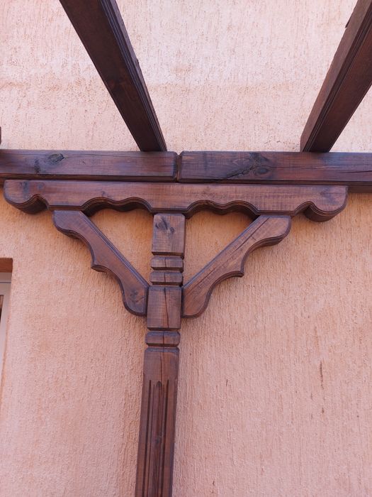 Дървени капители и конзоли за беседки и навеси