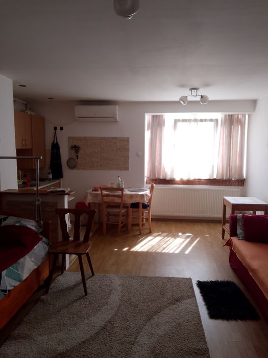 Garsoniera de închiriat!