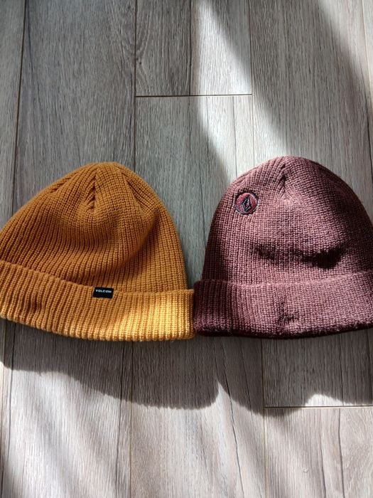 2бр=15 ЕUR Зимна шапка Volcom