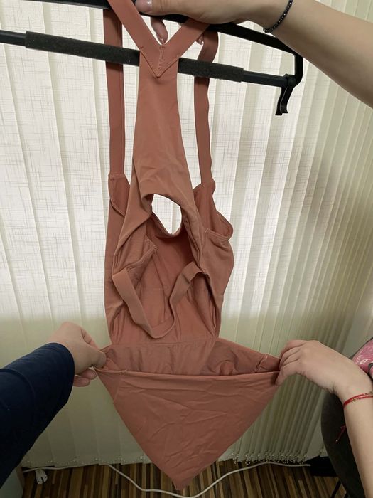 Бански цвят пепел от рози