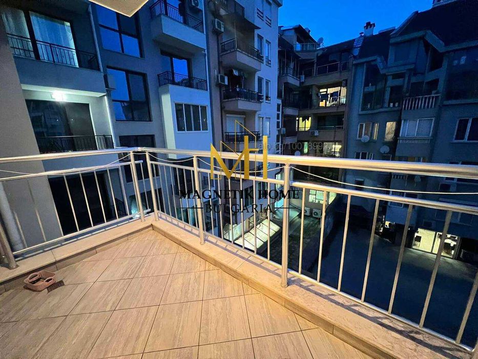 Дава се под наем Тристаен апартамент в Бургас, Център - 101 кв.м за 663 € - Снимка #1