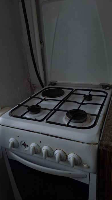 Продам газ плиту