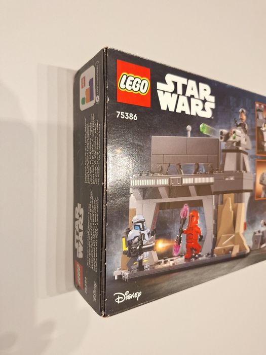 LEGO Star Wars 75386 Paz Vizsla and Moff Gideon Battle