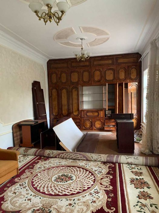 Срочно продаётся дом наземле (ховли) центр города.