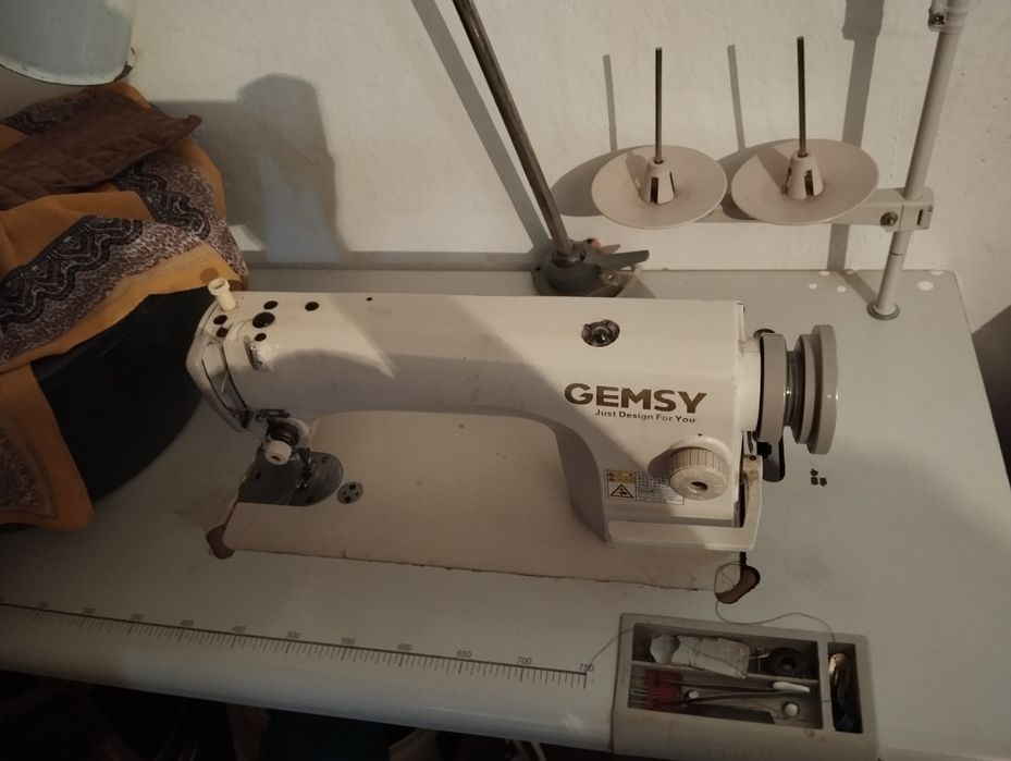 Продаётся Шв . машинка 'Жесика за пол цены