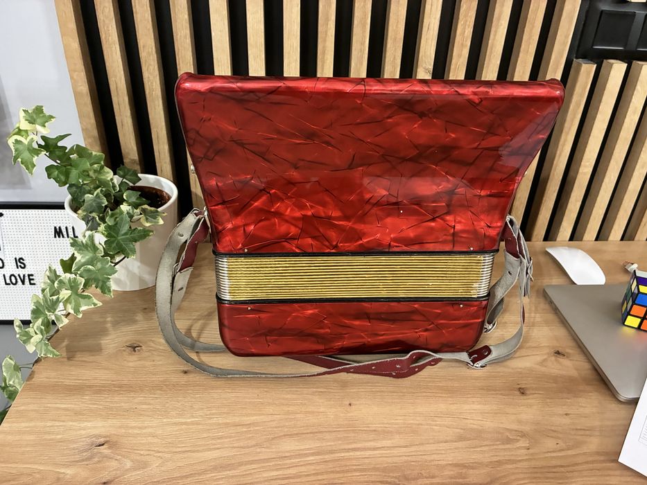 Acordoeon Hohner cu 40 de basi