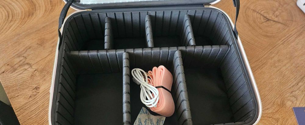 Куфарче за грим с огледало и светлина