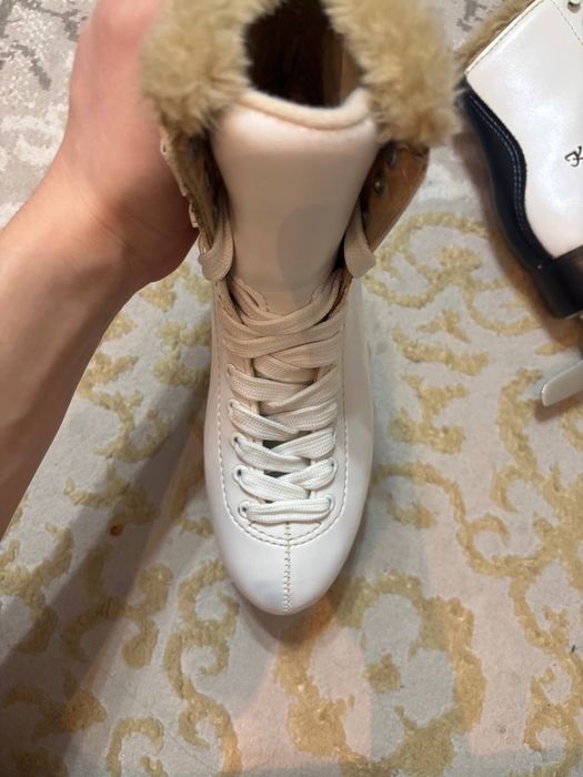 Продам коньки hudora