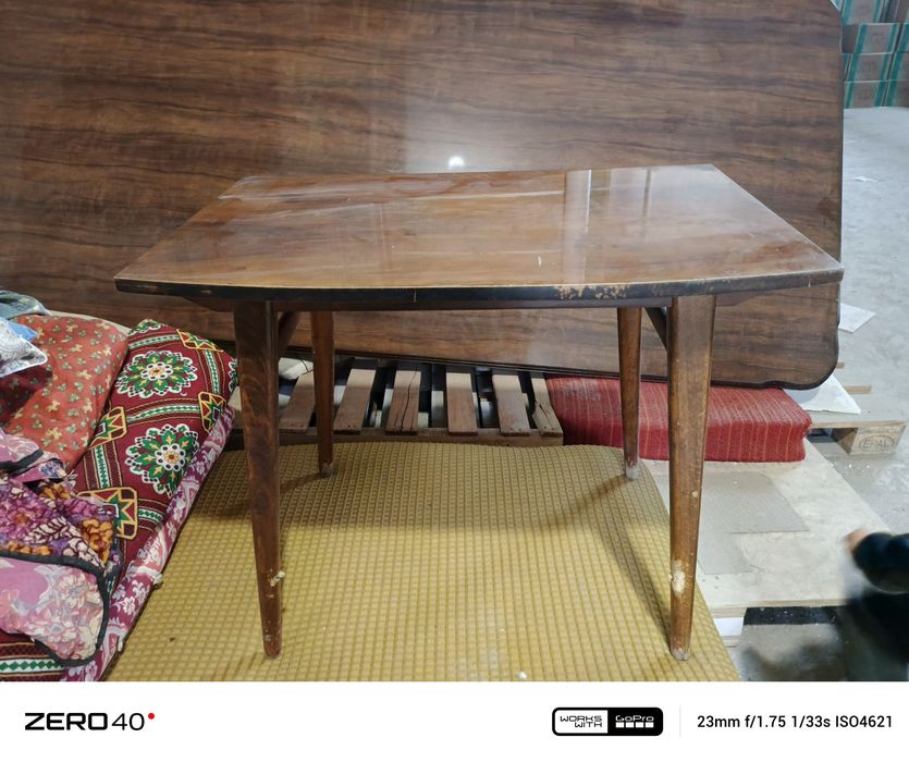 Журналний стол..