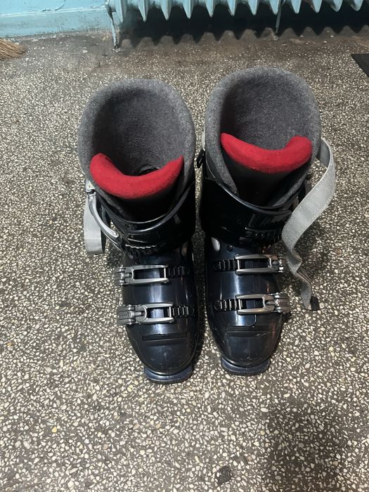 Clapari Ski masura 27(echivalent masura 42 la incaltaminte)