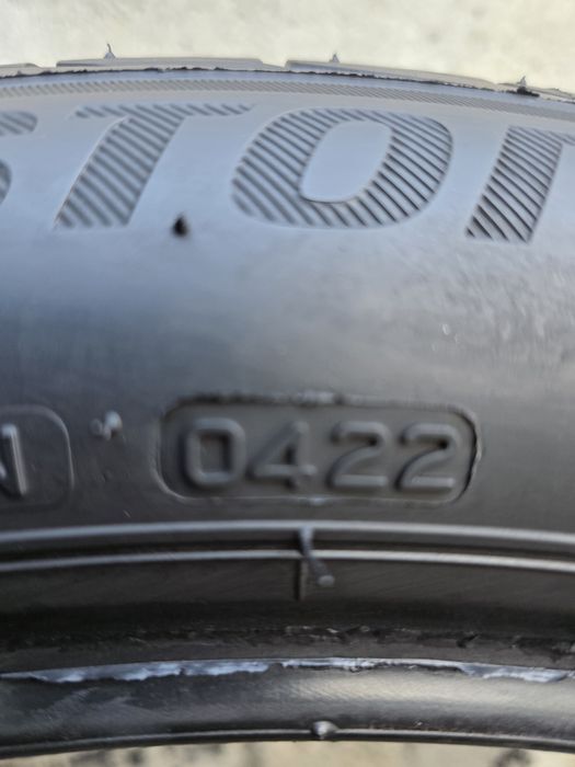 Vând două anvelope de vara Bridgestone  225 50 18  dot 0422