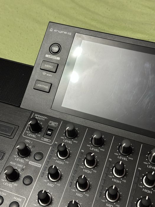 Диджейски пулт Denon SC Live 4