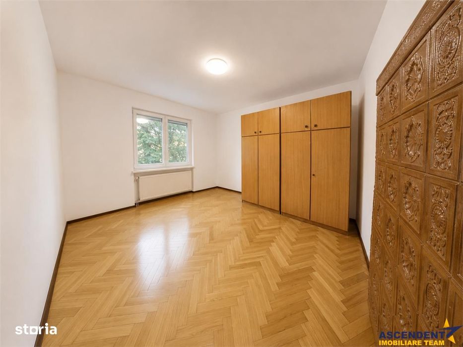 Apartament reprezentativ, 5 camere, pentru birou sau locuinta, Central