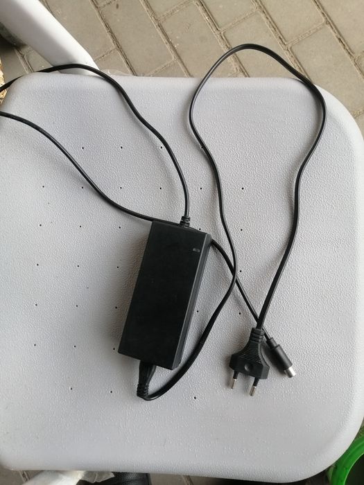 Продам Зарядное для Электросамокат