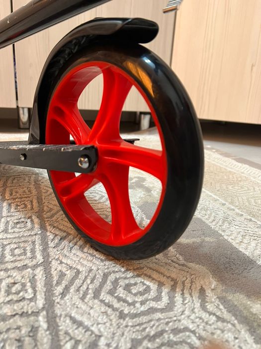 Новый самокат не использованный