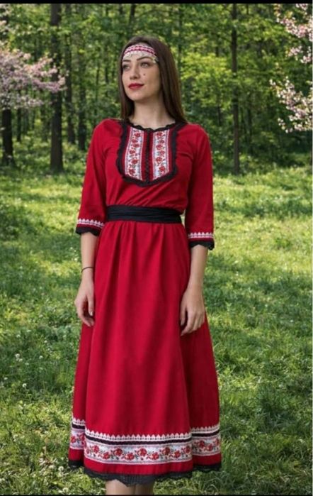 Дамски рокли с фолклорни мотиви