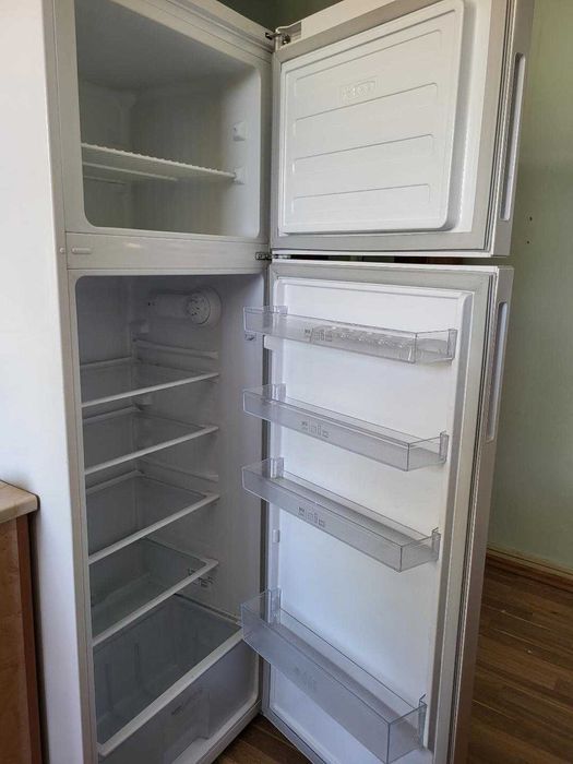 Vand frigider 2 usi Arctic 306l in perfecta stare de functionare