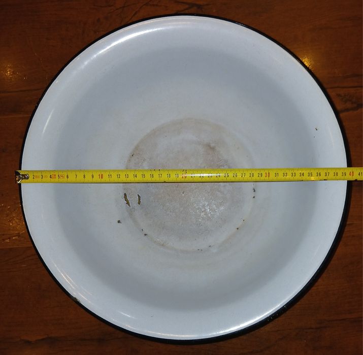 Эмалированные советские тазы.