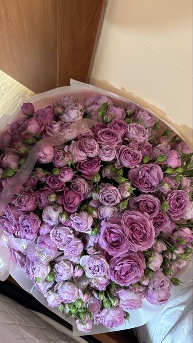 Кустовые розы сиренево оттенка