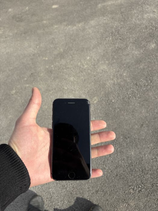 Продам айфон 8 б/у