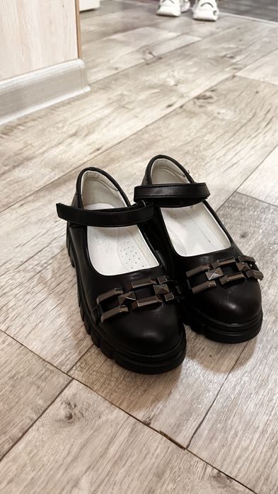 Туфли новые 2 пары и сапоги