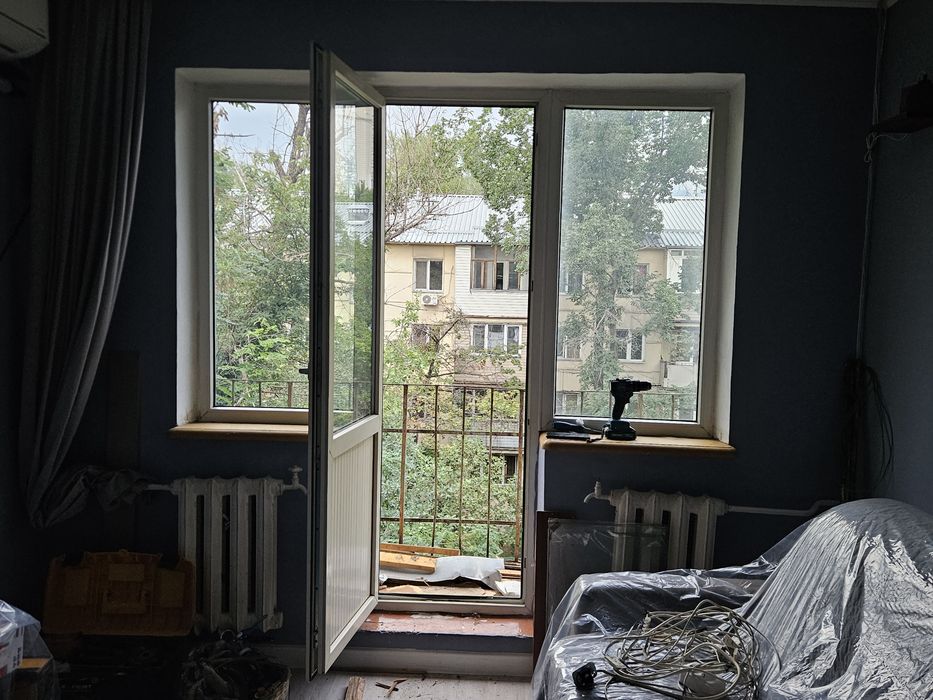 Продам пластиковые окна с дверью