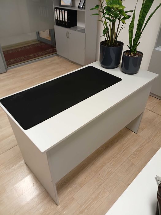 Офисный стол, шкафы