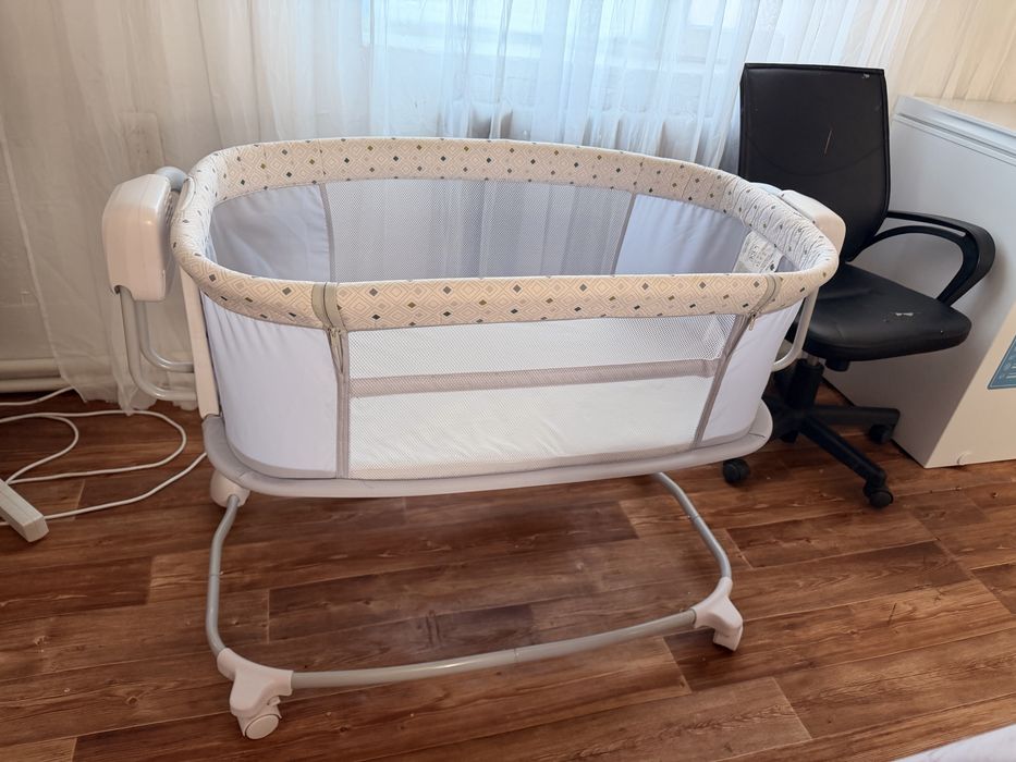 Продам детский электрический манеж