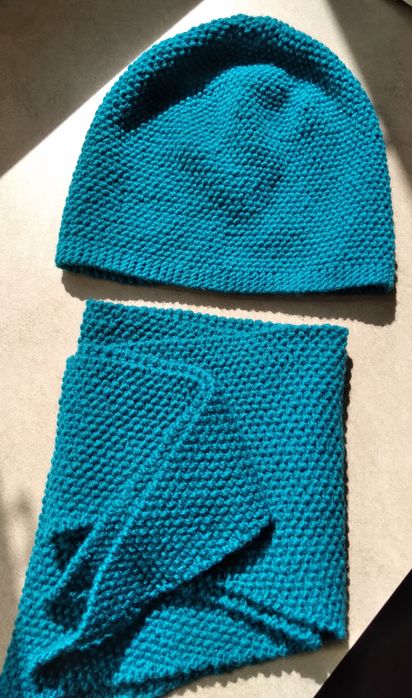 Набор шапка-бини и шарф-бактус