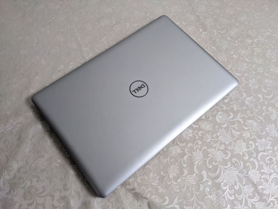 Игровой DELL Inspiron 5770 17"/I7/16GB/256GB/AMD460 FHD