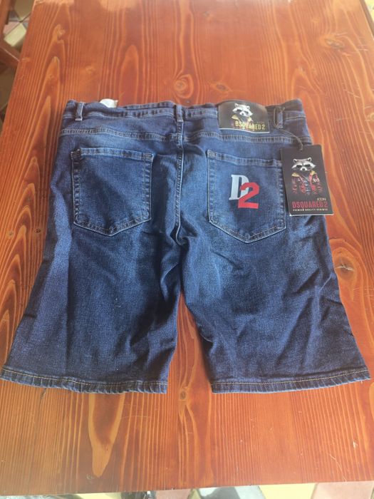 Vand blugi DSQUARED2 mai multe modele si marimi