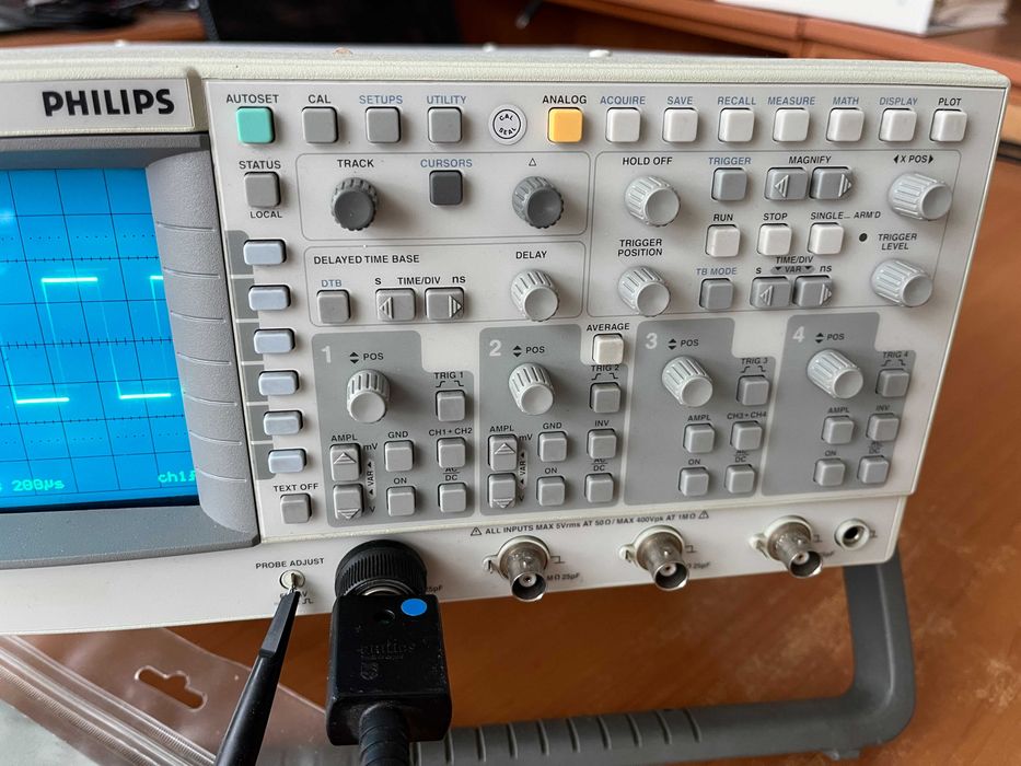 Осцилоскоп Philips (FLUKE) PM 3382 - 4 канален, комбиниран, 100 MHz